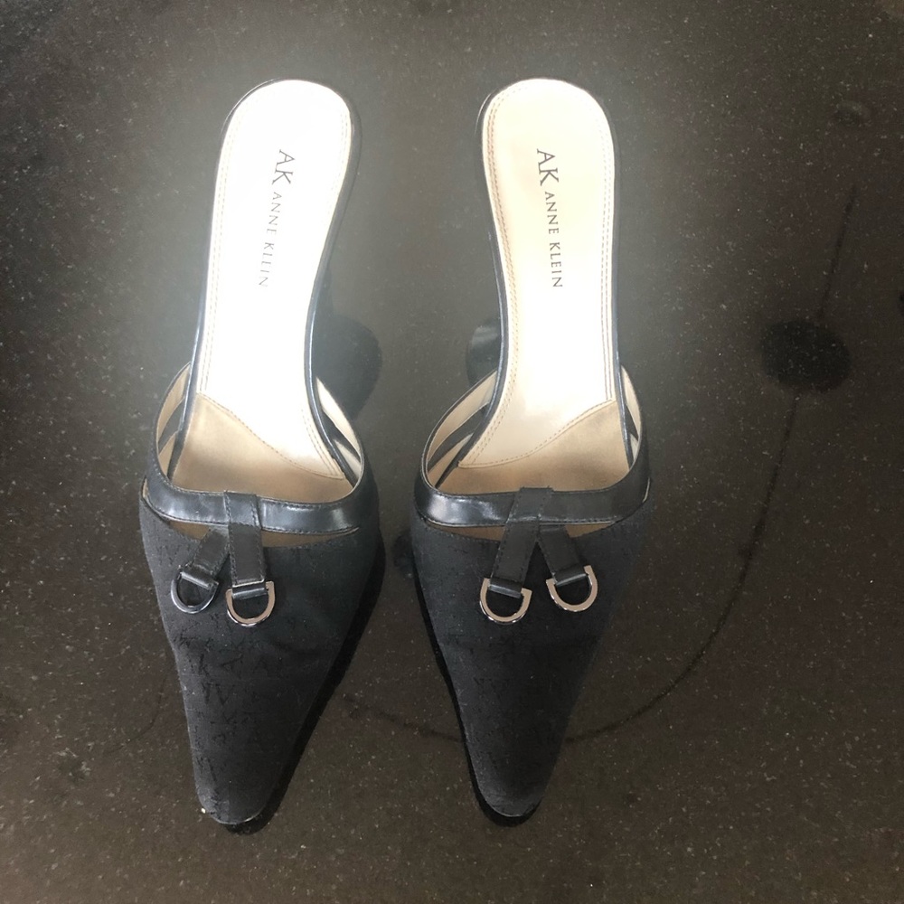 Anne Klein black dress mule
